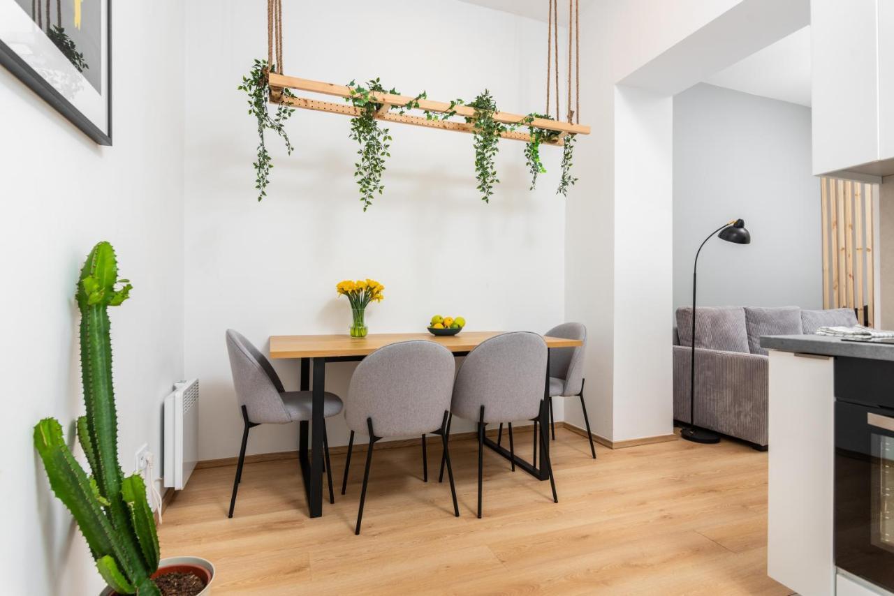 Modern Centrally Located Apartments - By Upstairs Краков Экстерьер фото