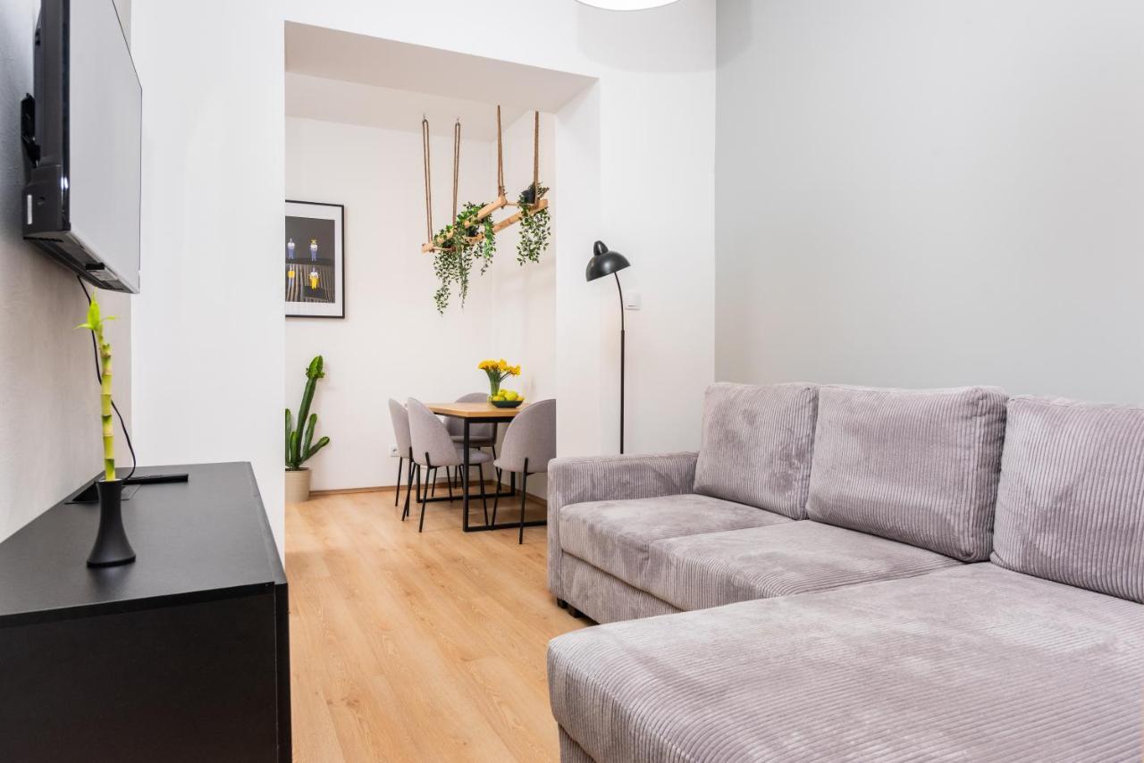 Modern Centrally Located Apartments - By Upstairs Краков Экстерьер фото
