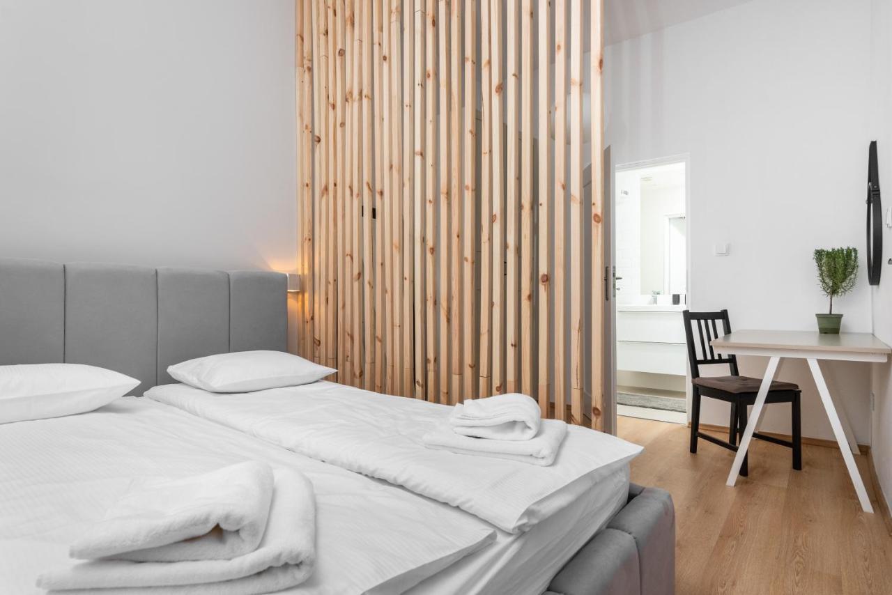 Modern Centrally Located Apartments - By Upstairs Краков Экстерьер фото