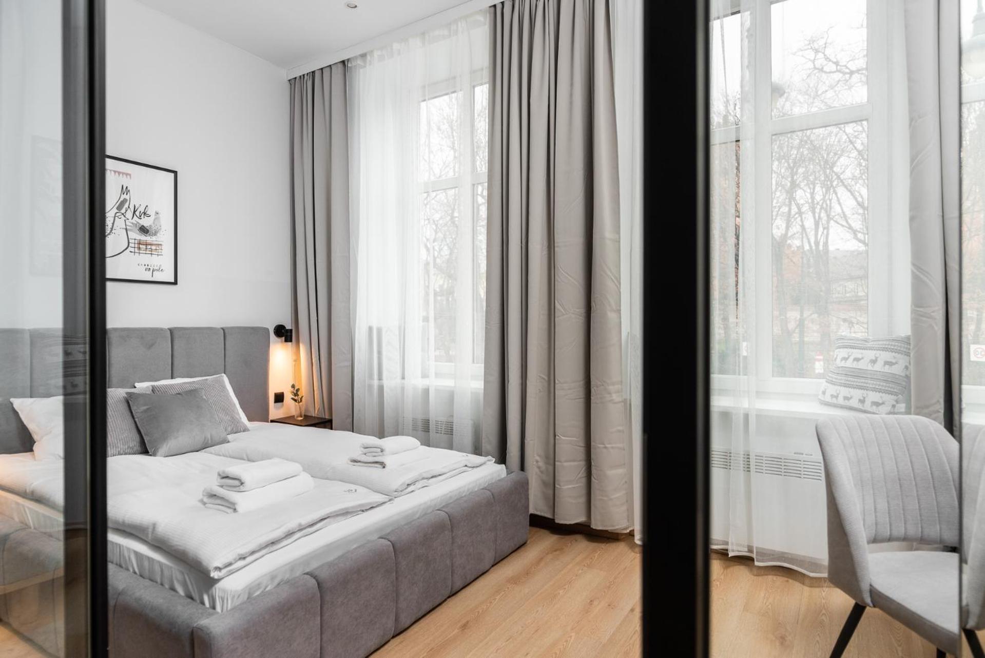 Modern Centrally Located Apartments - By Upstairs Краков Экстерьер фото