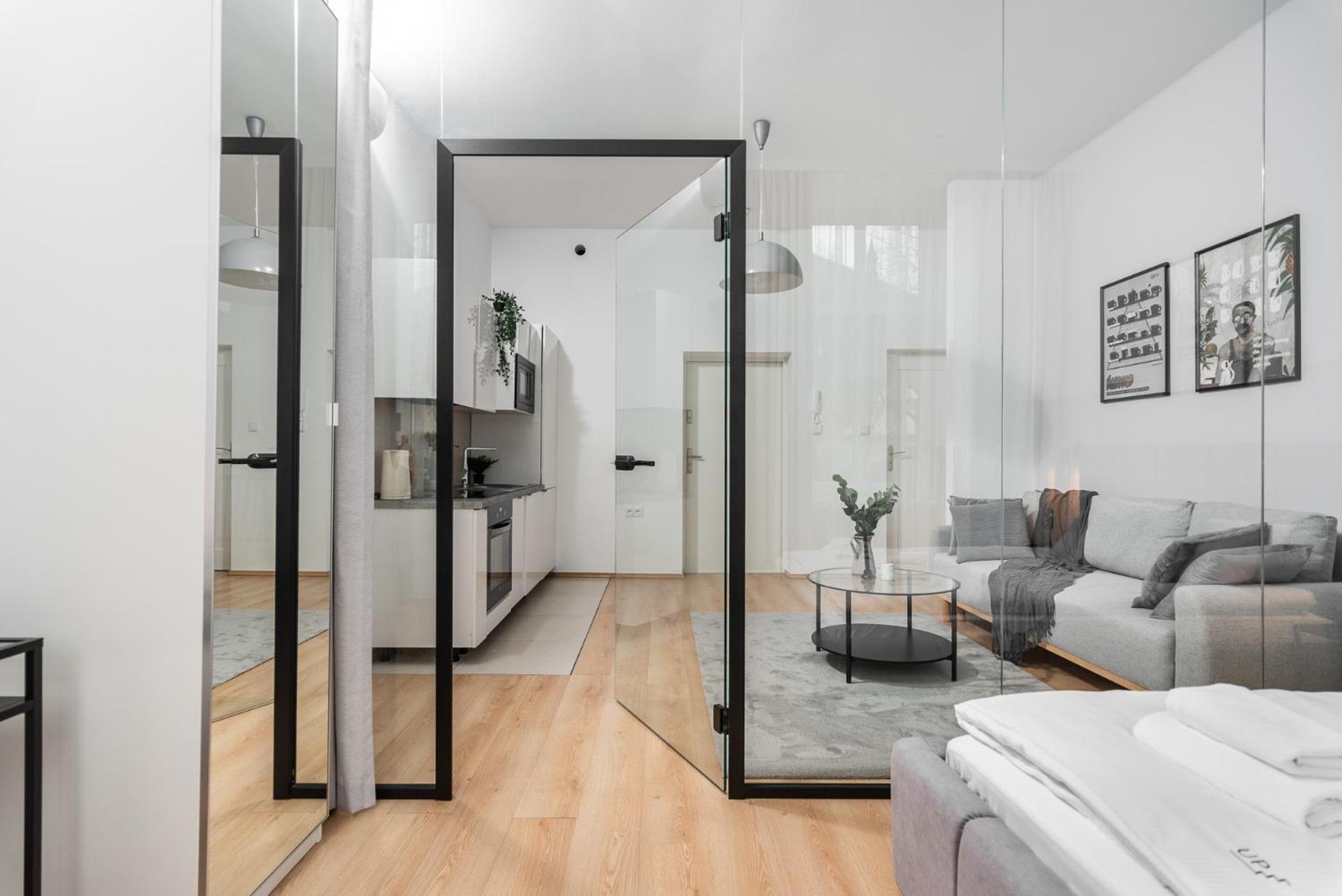 Modern Centrally Located Apartments - By Upstairs Краков Экстерьер фото