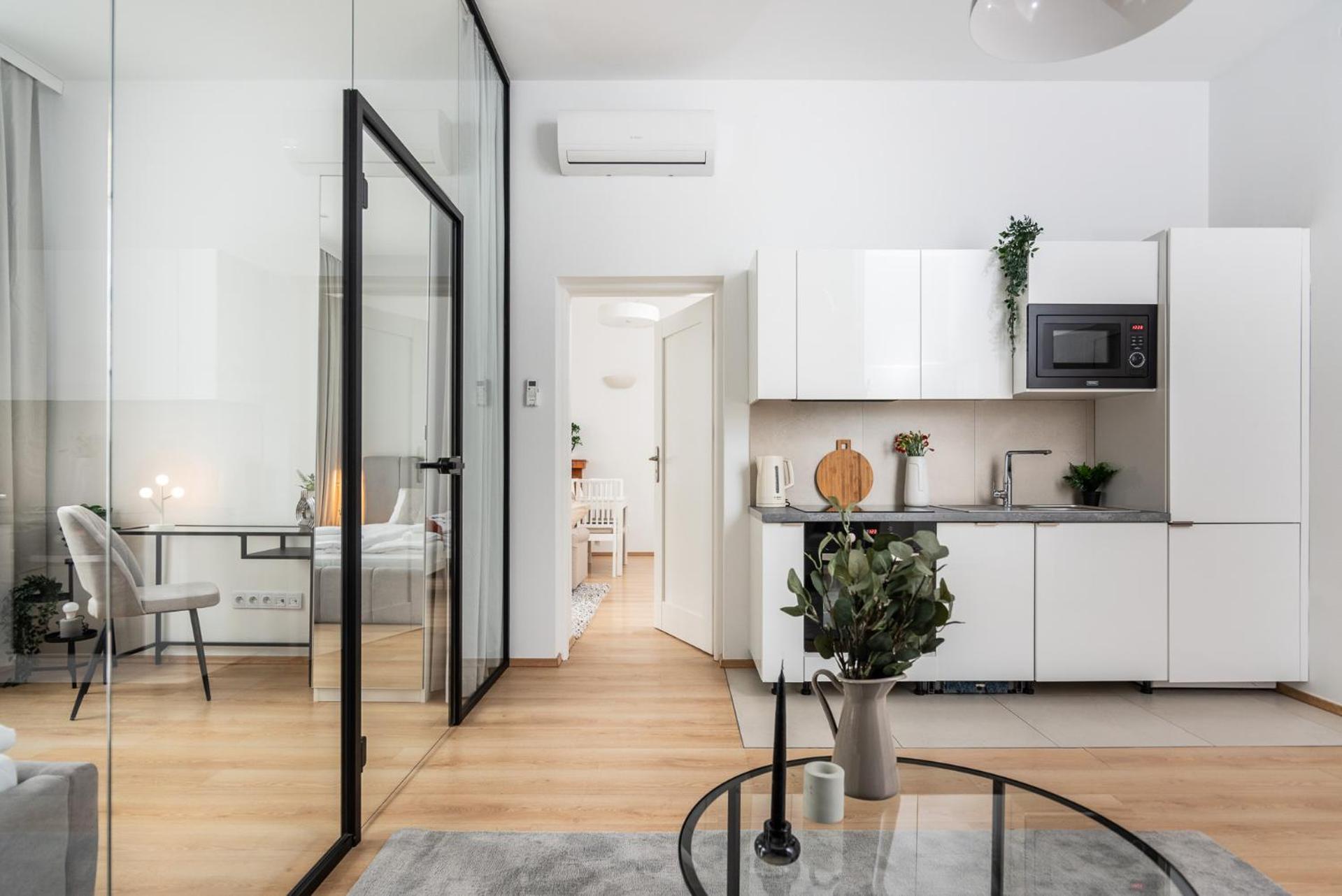 Modern Centrally Located Apartments - By Upstairs Краков Экстерьер фото